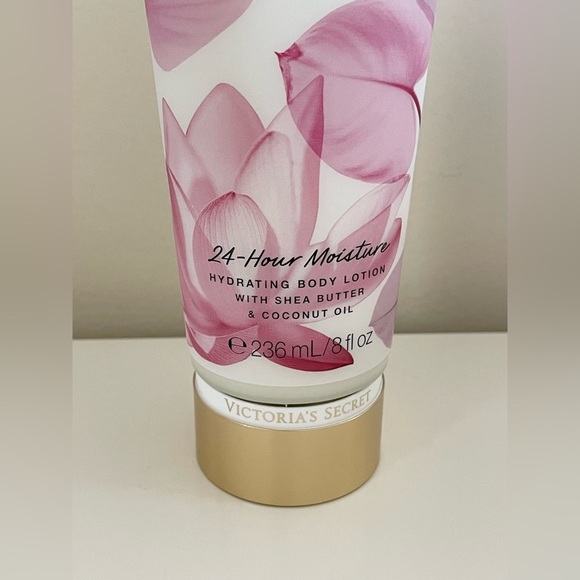 Victoria's Secret Pomegranate & Lotus 24-hour Moisturize Hydrating Body Lotion - Picture 7 of 11
